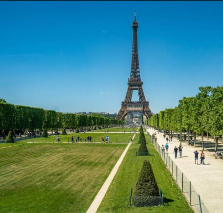 Cosy Flat / Tour Eiffel Area Parijs